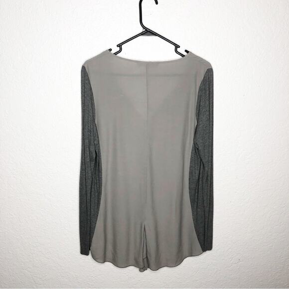 Lola & Sophie gray split hem knit sleeve v neck top size Medium - Picture 15 of 15